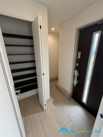 秦野市南矢名第19　新築戸建　全2棟2号棟の玄関