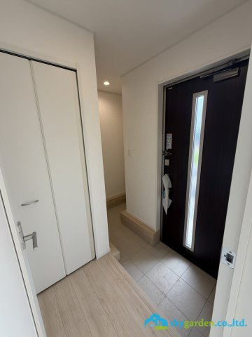 秦野市南矢名第19　新築戸建　全2棟2号棟の玄関