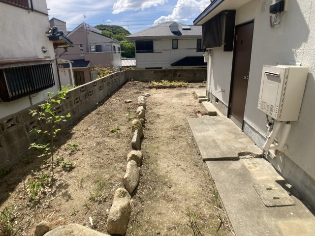 甲栄台５丁目貸家Ⅱの庭|大きな専用庭スペース、広々使えます