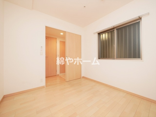 エステムプラザ難波ＷＥＳＴIIプレディアの寝室|開放的な寝室です