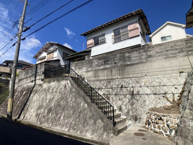 甲栄台５丁目貸家Ⅱのその他共用部分|少しですが敷地に駐輪出来るスペース有ります