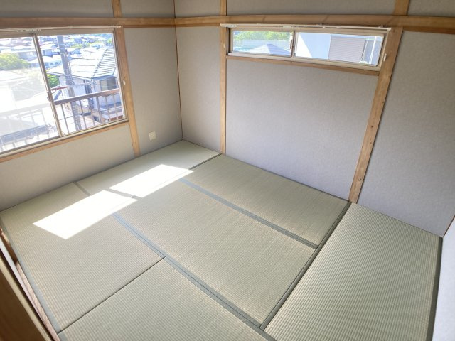 甲栄台５丁目貸家Ⅱの内装|2面窓で、明るく風通しも良好です