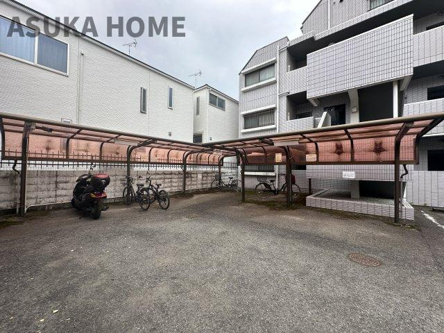 シティコープ菊名グレイスコアのその他共用部分|屋根付きのバイク置場と駐輪スペースを完備。空き状況はその都度確認いたしますのでお気軽にお聞きください