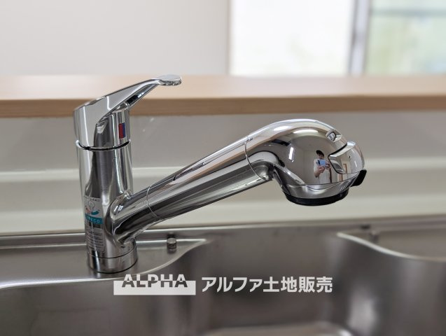 ~武蔵村山学園~Remodeled Homeのキッチン|【Water cleaner】
◆浄水器◆蛇口から流れ出すお水はクリーンでいつも楽しめます。また浄水器内臓シャワー混合栓なので場所取らずのスッキリとしたスタイルです。