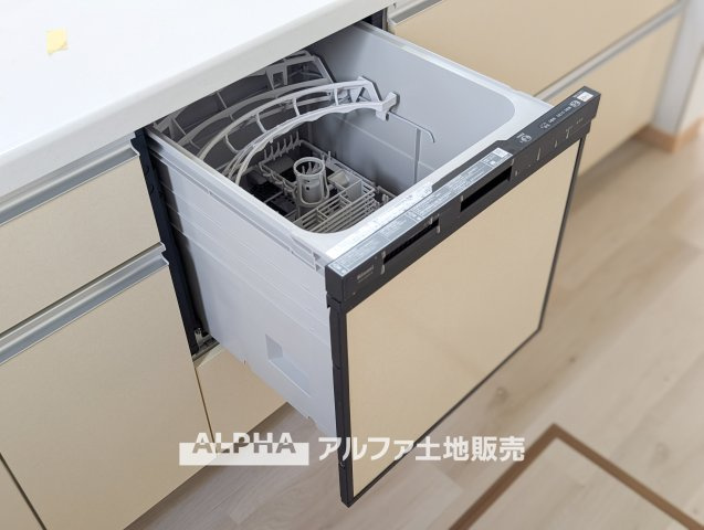 ~武蔵村山学園~Remodeled Homeのキッチン|【Food washing machine】
◆食洗機◆家事の時間を短縮し、お子様との大切な時間をもっと楽しく。手荒れも防げて節水効果も高い、忙しい毎日に嬉しい人気の設備です。