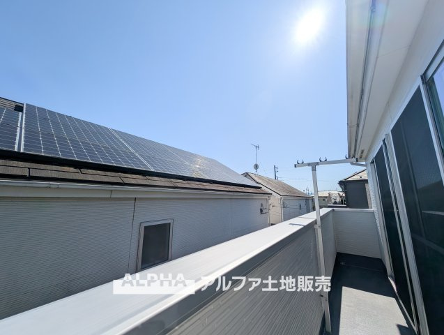 ~武蔵村山学園~Remodeled Homeのバルコニー|【outward appearance】
◆バルコニー◆家から望む空はブルースカイ。隔てるものは何もなく、そこにあるのは青い空と白い雲の景色がこの街の彩りを演出している。