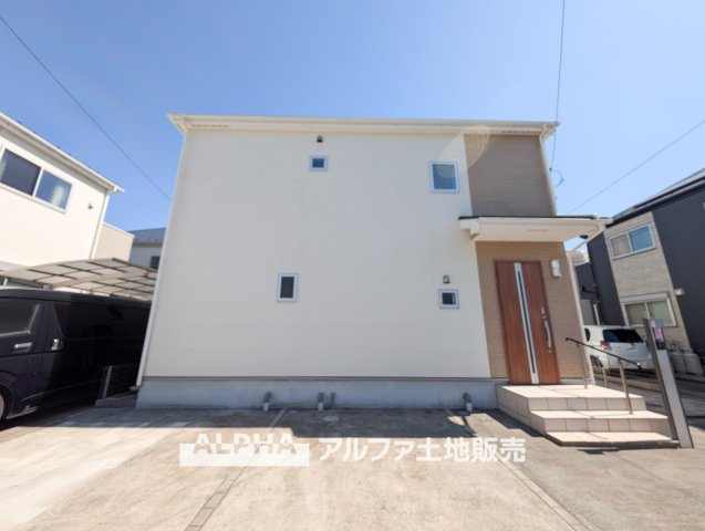 ~武蔵村山学園~Remodeled Homeの外観|【outward appearance】
◆時を忘れる場所◆みんなが集い、食事と楽しい会話が始まる。話に夢中になり、ついつい時を忘れ夜半過ぎになってしまう。そんな束の間の幸せを感じさせてくれる場所。