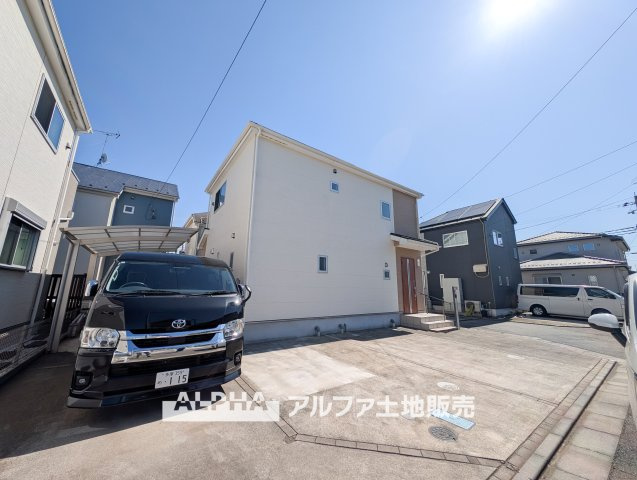 ~武蔵村山学園~Remodeled Homeの前面道路含む現地写真|【House of the Sun】
◆明るい家◆太陽の温かな光がお家全体を照らす。そこには目を輝かせ笑顔で見つめてくれる君がいて、「ただいま」の言葉がこだまする。そんな君の瞳に恋している。