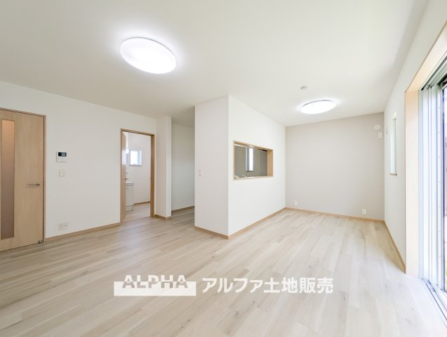 ~武蔵村山学園~Remodeled Homeのキッチン|【Space of cure】
◆癒しの空間◆ダウンライトに反射するグラスを眺めながらワインを注ぐ。トクトクと心地いい音をさせならが、フランスの古城を思わせる薫りがたちこめ、とても幸せな時を過ごせる。