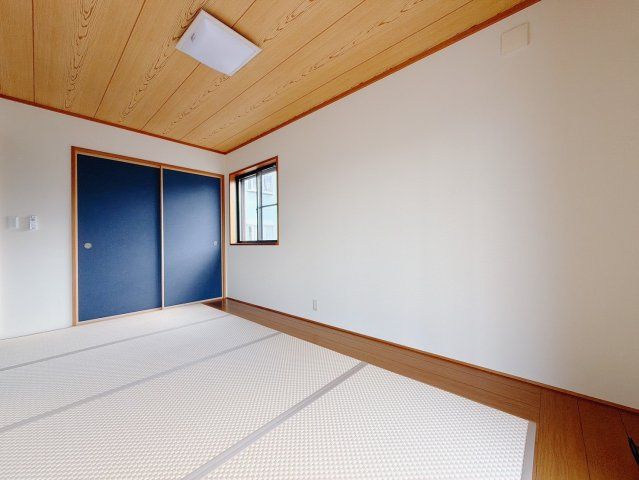 【中古戸建】深谷市西島の和室|■和室｜「続き間の和室」は、戸を開ければ大空間、閉じれば個室として活用できるのでお子様の遊び場や客間としても便利です♪
