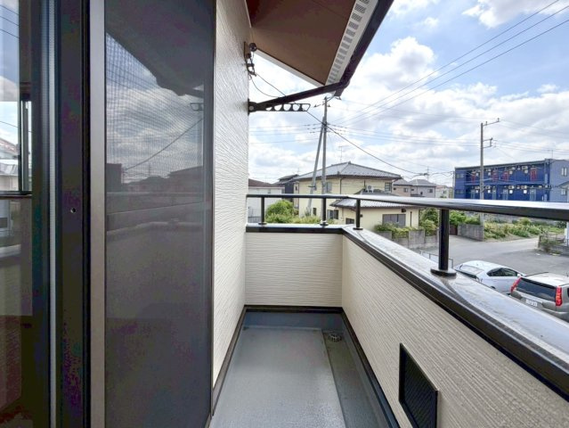 【中古戸建】深谷市西島のバルコニー|■バルコニー｜あたたかな陽のひかりを浴びることのできるバルコニー。お洗濯物やお布団を干せば、家族みんなが気持ちよく暮らすことができます(*^^*)