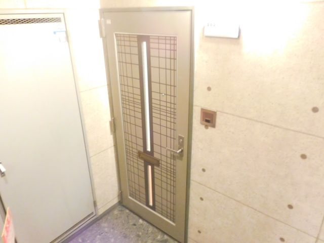 高槻市高西町の賃貸マンションの玄関