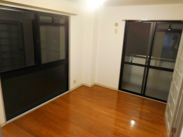 高槻市高西町の賃貸マンションの居間・リビング