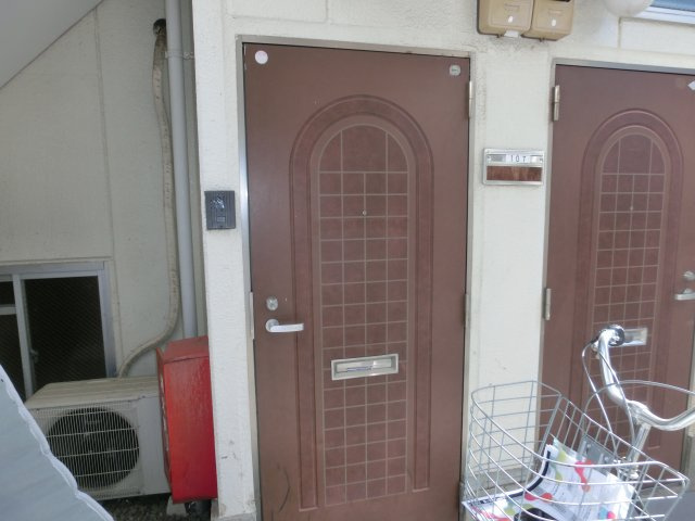 川越市霞ケ関東４丁目のアパートの玄関