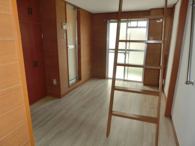 川越市霞ケ関東４丁目のアパートの洋室
