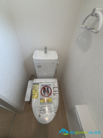秦野市南矢名第19　新築戸建　全2棟1号棟のトイレ
