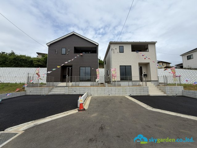 秦野市南矢名第19　新築戸建　全2棟1号棟の前面道路含む現地写真