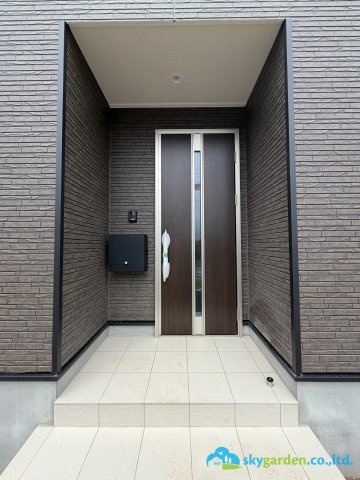 秦野市南矢名第19　新築戸建　全2棟1号棟の玄関