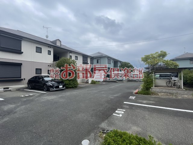 フォンテーヌ宮ノ陣 Ⅱ C棟の駐車場|駐車場があります