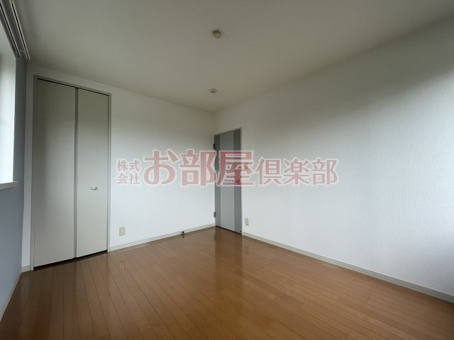 フォンテーヌ宮ノ陣 Ⅱ C棟の洋室|明るい洋室です
