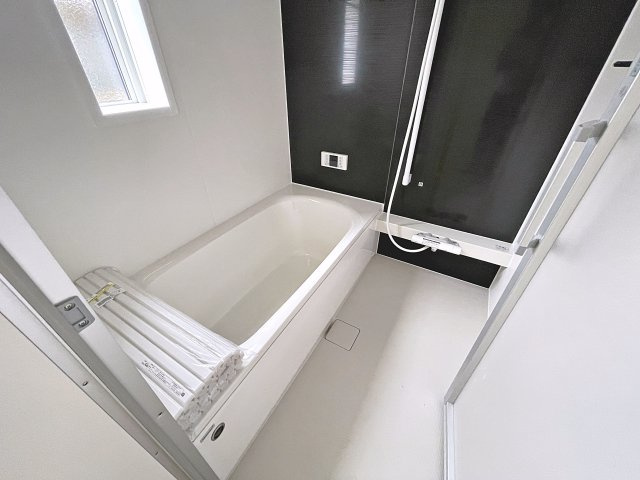 新築戸建・新築建売　矢吹町曙町第4　善郷小・矢吹中の浴室|浴室乾燥機付きで小窓がついているので簡単に換気が可能です！洗濯物干しもできるので便利！