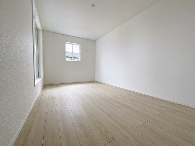 新築戸建・新築建売　矢吹町曙町第4　善郷小・矢吹中の洋室|8帖の洋室は広々としておりご夫婦の主寝室としておすすめです！