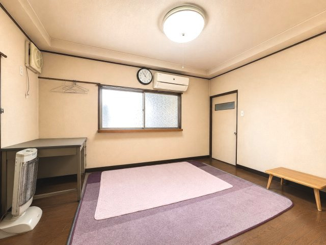 桜井市大字初瀬の洋室|生活空間として使いやすい明るい洋室　※一部AI加工により家具を削除しています