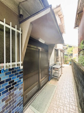 桜井市大字初瀬の玄関|雨の日も安心の屋根付き玄関ポーチ
