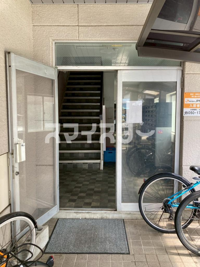 立川市曙町１丁目の賃貸マンションのエントランス