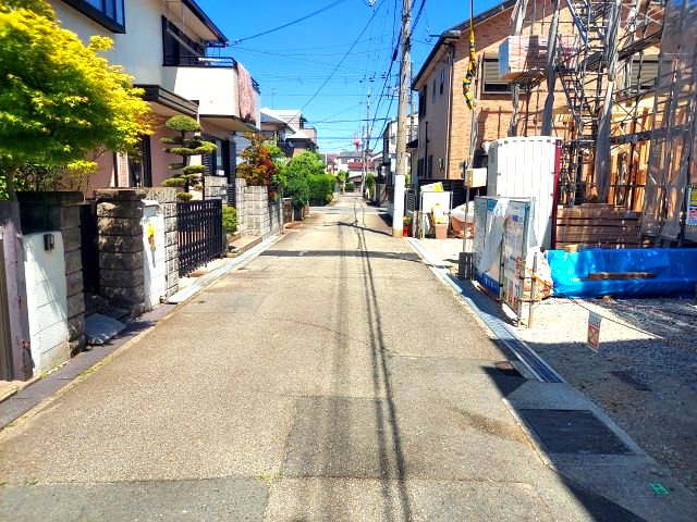 宝塚市南ひばりガ丘3丁目新築一戸建の前面道路含む現地写真