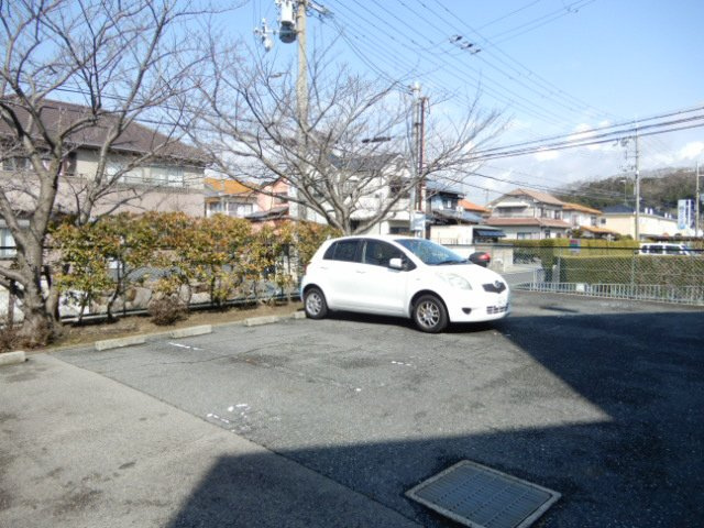 ブルーシャイン桃山の駐車場