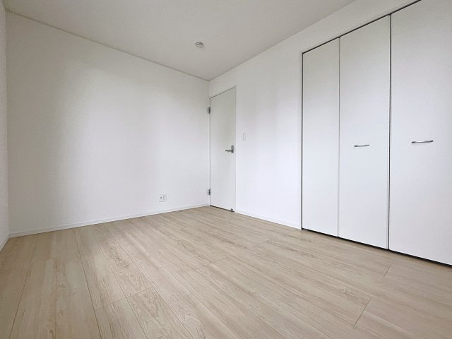 新築戸建・新築建売　矢吹町曙町第4　善郷小・矢吹中の洋室|6帖の洋室は2面採光でたっぷりと日差しが入り明るいお部屋です！