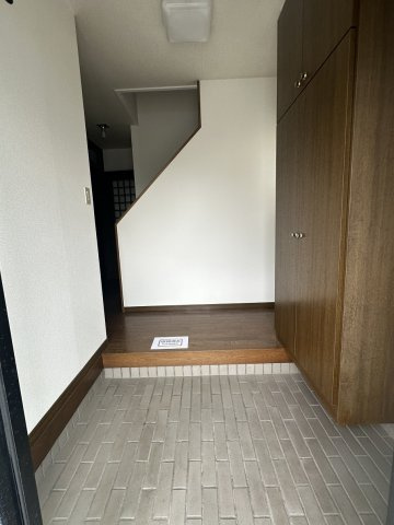 つつじが丘三丁目30番1貸家群の玄関