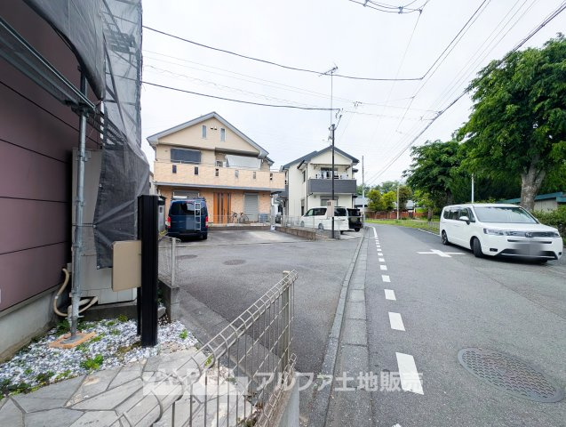 ~羽村羽西~Renovated Houseの前面道路含む現地写真|【Blue sky】
◆青空に包まれて◆ベランダから望む紺碧の空。外を眺め時を忘れるなんて、ひさしかたぶりだろうか。こんなにも広く美しい情景が我が家にも広がっているなんて。こんな時間を大切にしたい。