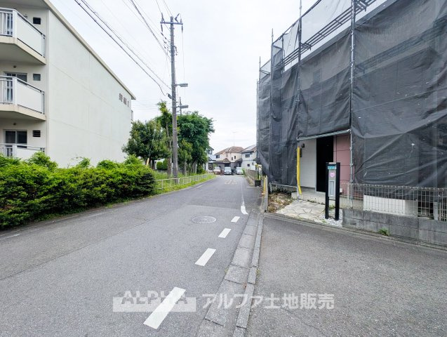 ~羽村羽西~Renovated Houseの前面道路含む現地写真|【Blue sky】
◆青空に包まれて◆ベランダから望む紺碧の空。外を眺め時を忘れるなんて、ひさしかたぶりだろうか。こんなにも広く美しい情景が我が家にも広がっているなんて。こんな時間を大切にしたい。
