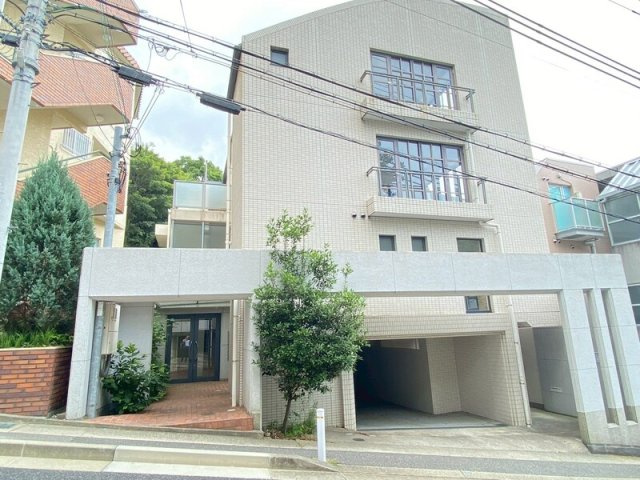 ラムール六甲山ノ手のエントランス|ゆとりのあるエントランスです