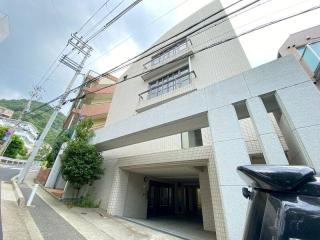 ラムール六甲山ノ手のエントランス|落ち着いたエントランスです