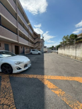 ティエリア豊田の駐車場