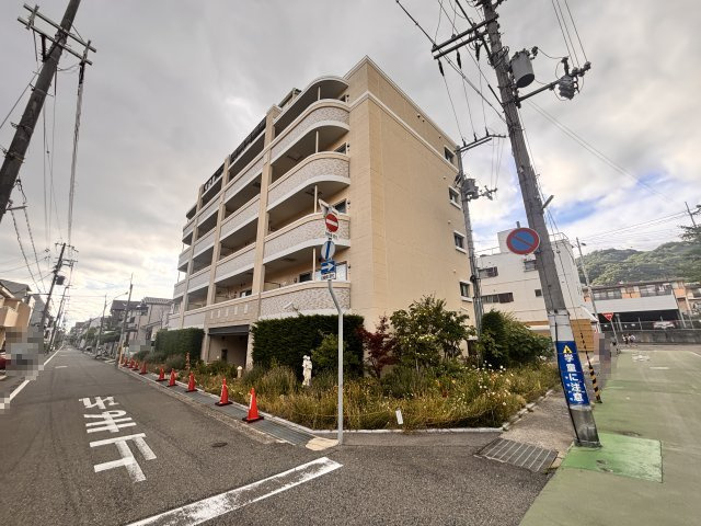 ブルーミンメドー本山の外観