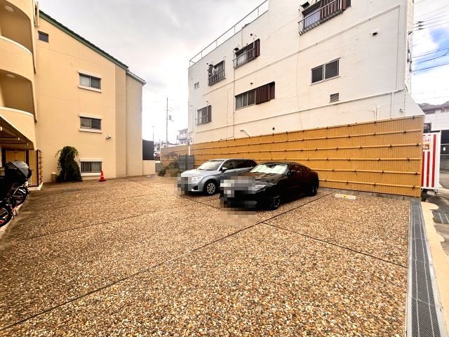 ブルーミンメドー本山の駐車場