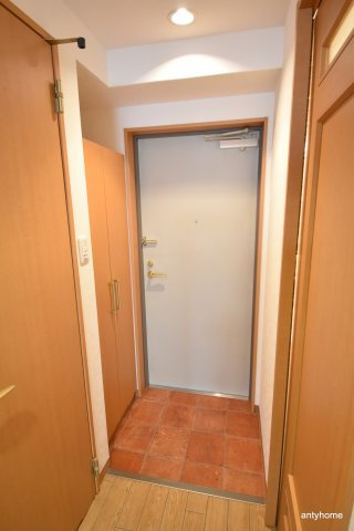 ブラーヴォ扇町　仲介手数料無料の玄関
