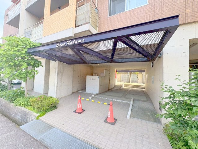 カーサ小浜のエントランス|ゆとりのあるエントランスです