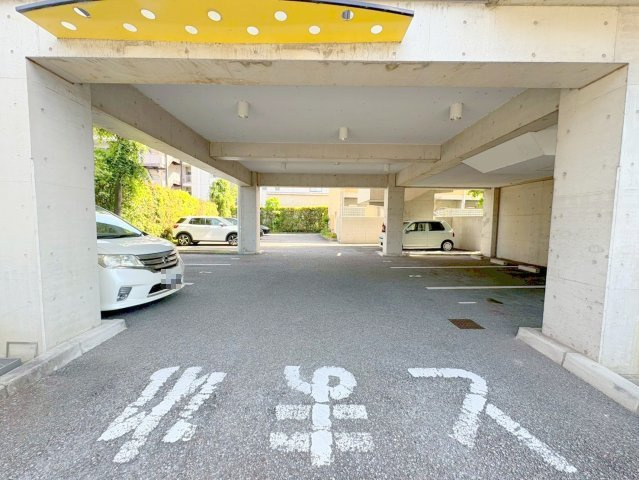 カーサ小浜の駐車場|車をお持ちの方に嬉しい駐車場付きの物件です