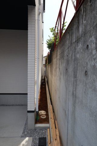 《仲介手数料無料》浦和区元町３丁目12-7新築一戸建てケイアイグレイスの外観|建物向かって右側
