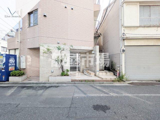 アイディ上野Ⅲのエントランス