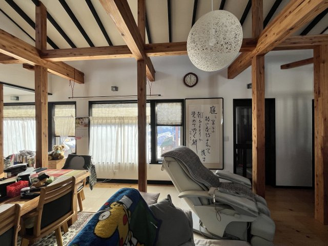鶴居村でスローライフ　築浅の平屋住宅の居間・リビング