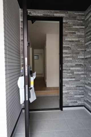 《仲介手数料無料》浦和区元町３丁目12-7新築一戸建てケイアイグレイスの玄関