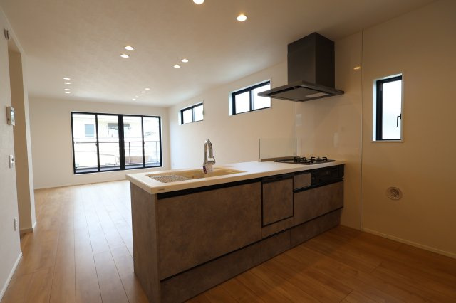 《仲介手数料無料》浦和区元町３丁目12-7新築一戸建てケイアイグレイスのキッチン