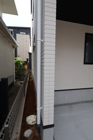 《仲介手数料無料》浦和区元町３丁目12-7新築一戸建てケイアイグレイスの外観|建物向かって左側