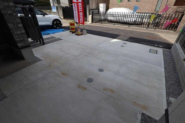 《仲介手数料無料》浦和区元町３丁目12-7新築一戸建てケイアイグレイスの駐車場